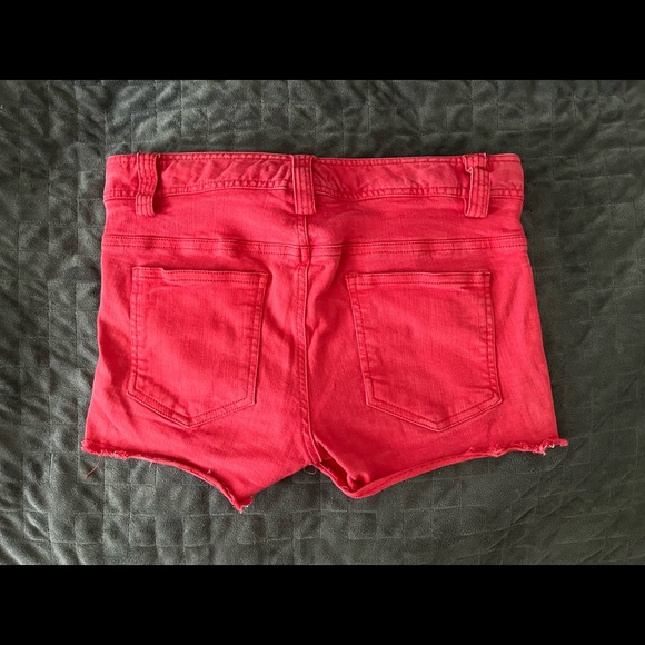 Alice + Olivia Women’s Red Shorts Size 2 - Picture 2 of 3